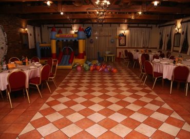 izgled sale za proslave Dvorana u prizemlju / Rustika restorana Taverna Kraljevec nize slikano